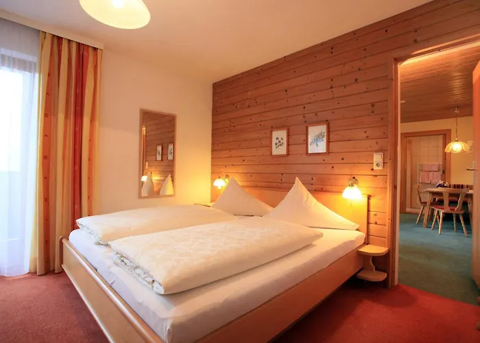 霍尔罗斯酒店 3*