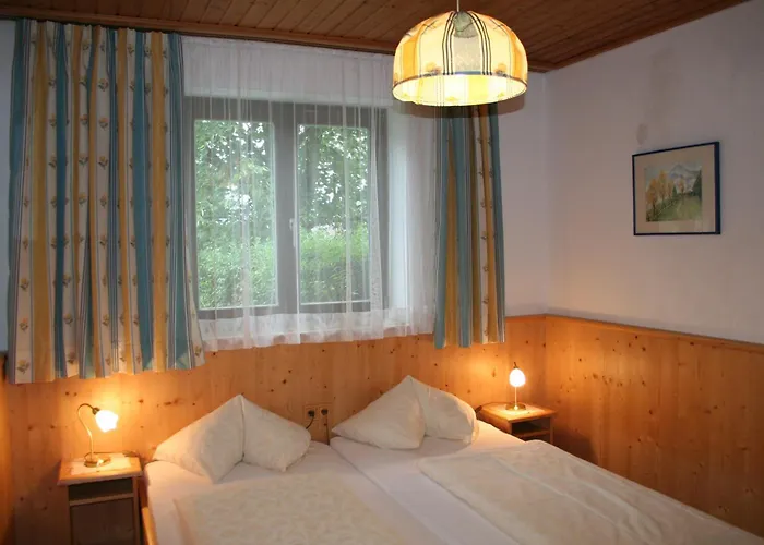 霍尔罗斯酒店 3*